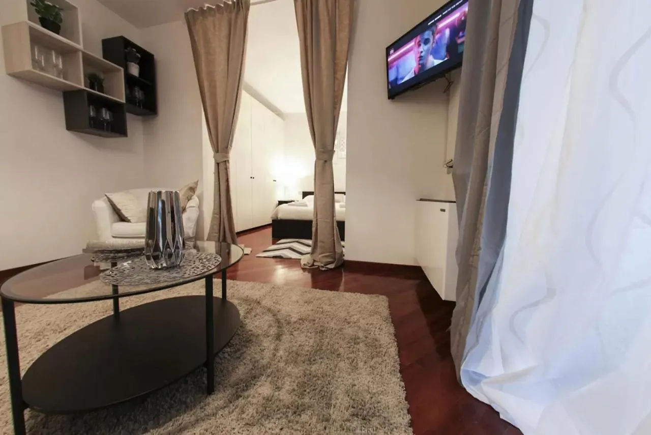 Italianway - Unione 8 Apartamento Milão 0*,  Itália
